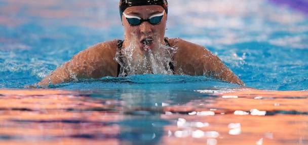 Summer McIntosh storms to Pan Pacs 400 IM title, rebounding from 200 free runner-up finish