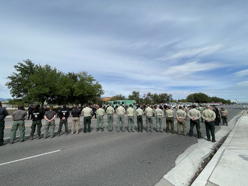 Firefighting community honors pilots killed in crash near Widemouth 2 fire