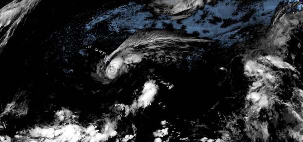 Hawaii's Big Island lashed by rain and wind as Tropical Storm Lala closes in
