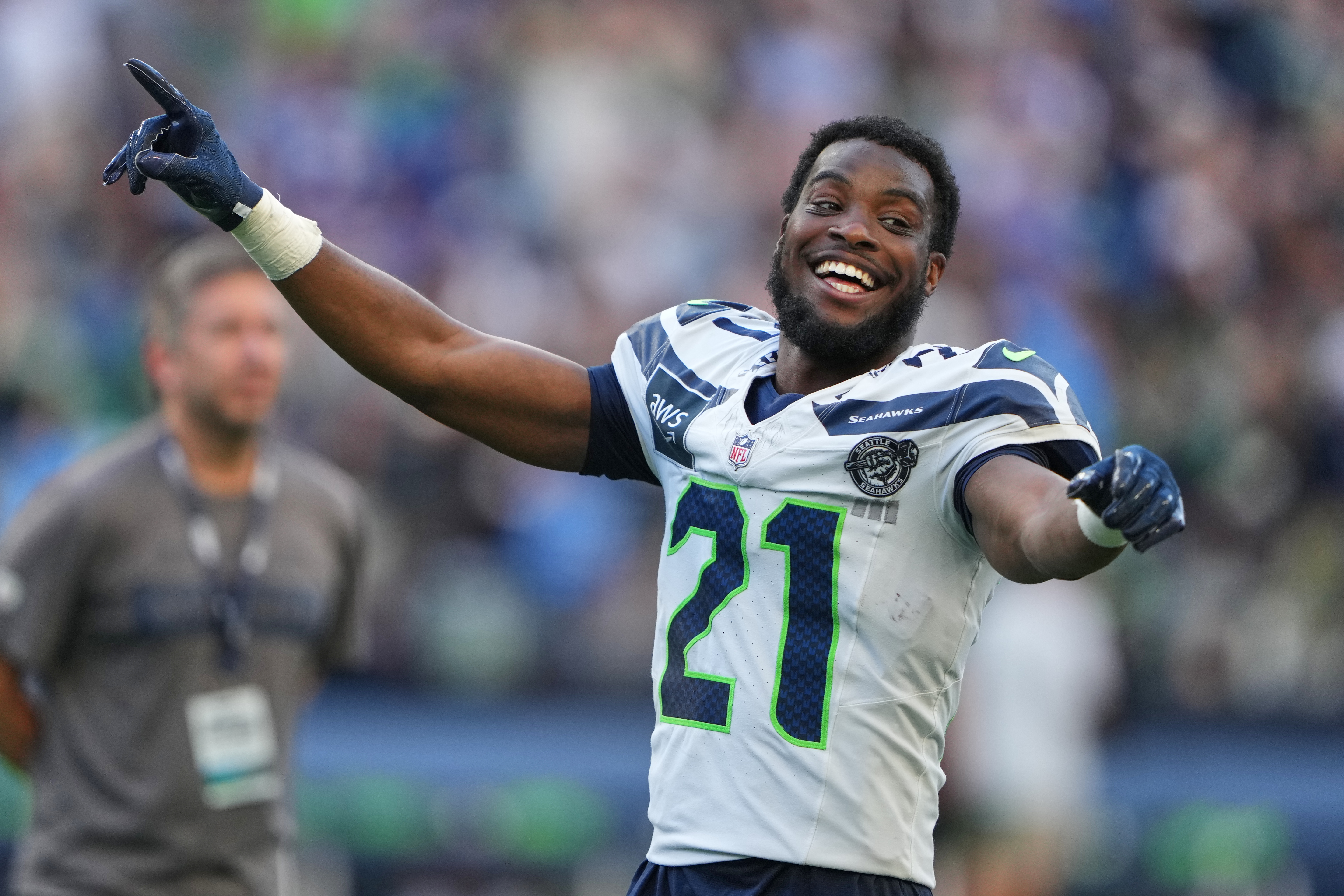 Seahawks, CB Devon Witherspoon agree to 4-year, $132 million deal, AP source says