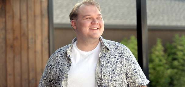 Singles are getting more unconventional in their search for love. This man got a $10k campaign