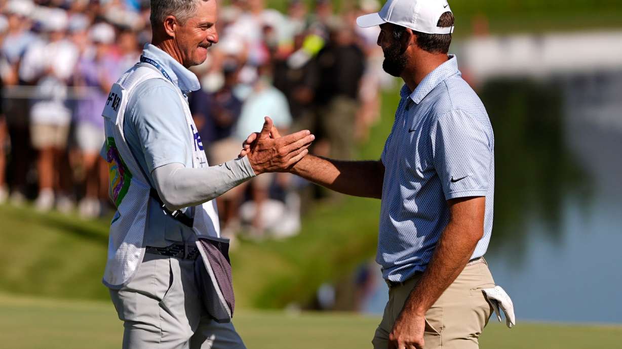 Scottie Scheffler celebrates winning on the 18th green the final round of the St. Jude Championship golf tournament, Sunday, Aug. 16, 2026, in Memphis, Tenn.