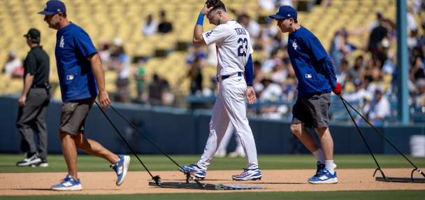 Dave Roberts decries Dodgers' inability to play 'clean baseball' after latest costly loss to Brewers