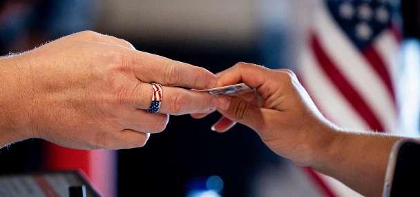 Poll: Utahns weigh in on voter ID and elections