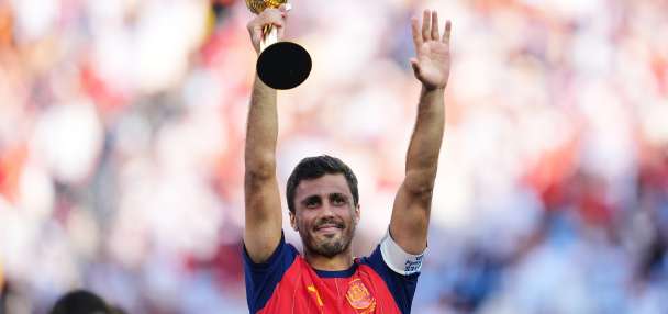 Rodri says it's 'a dream to play for Barcelona' as he arrives to seal transfer from Man City