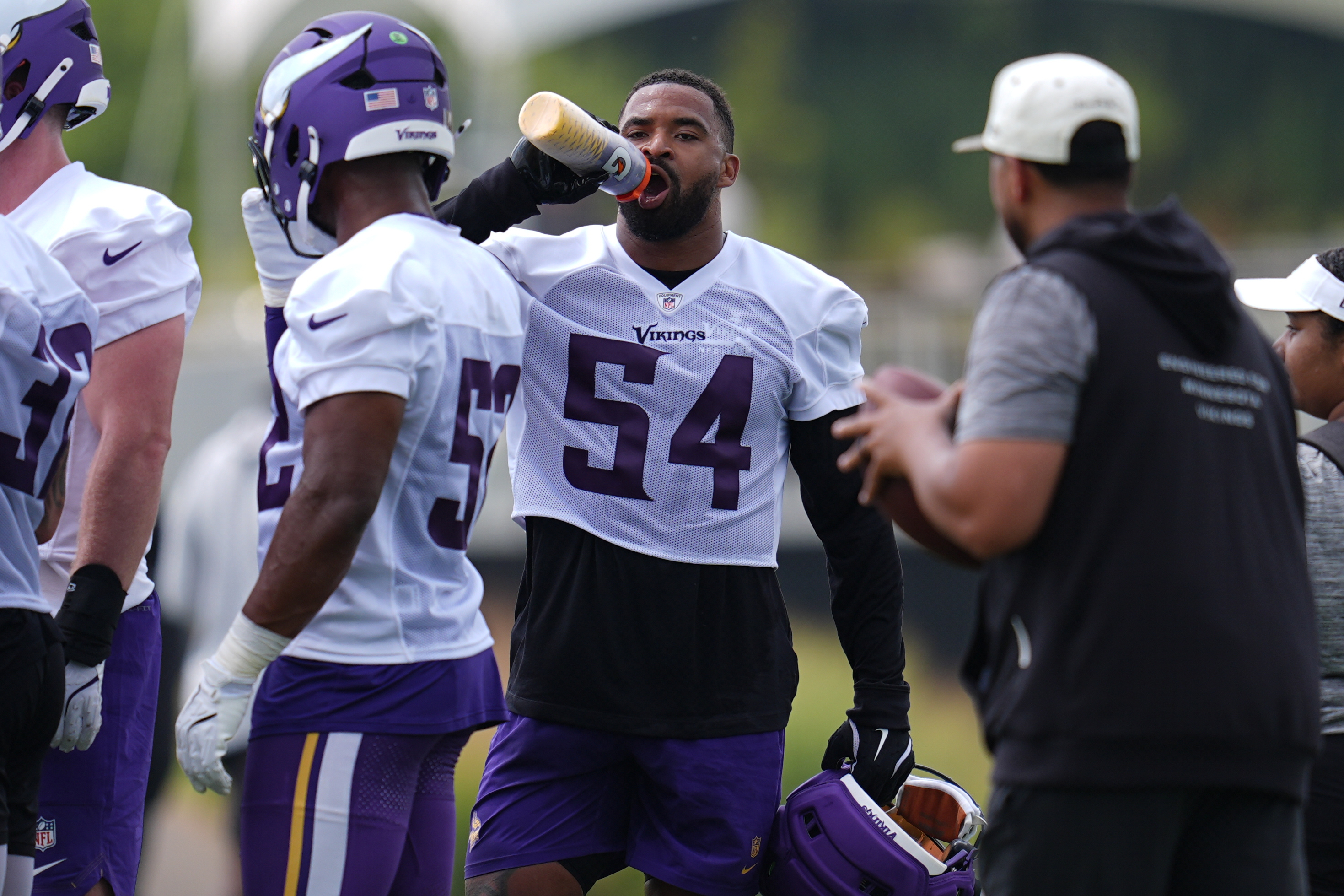 Vikings place veteran Jamal Adams on injured reserve, sign CB Bryce Phillips
