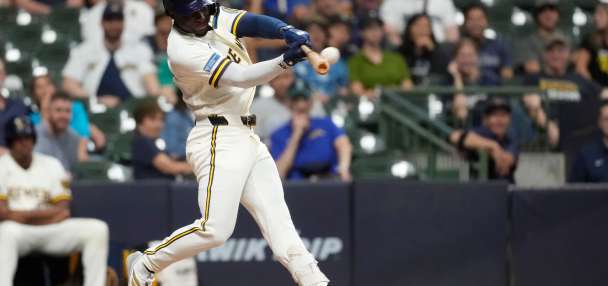 Power surge fuels record-tying night for Brewers in 22-0 rout of Mariners