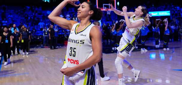 No. 1 overall pick Azzi Fudd of the Dallas Wings is set for season-ending surgery on sore knee