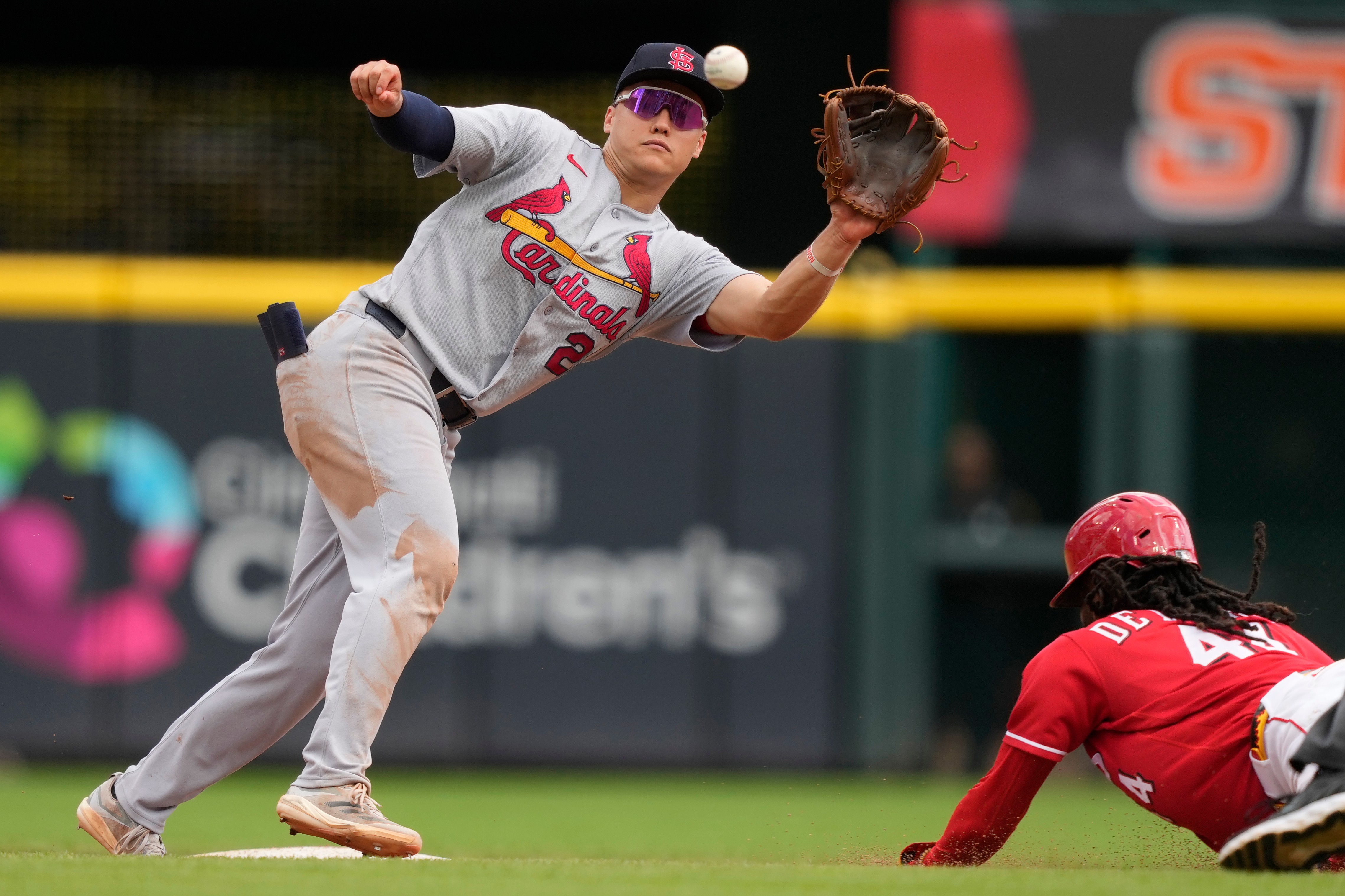 Cincinnati Reds Elly De La Cruz, right, steals second base as St. Louis Cardinals second baseman JJ Wetherholt, left, takes the throw during the eighth inning of a baseball game, Thursday, Aug. 20, 2026, in Cincinnati. 