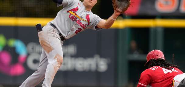 Dane Myers' dropped fly with 2 outs in 9th gives Cardinals a wild 10-9 win over Reds