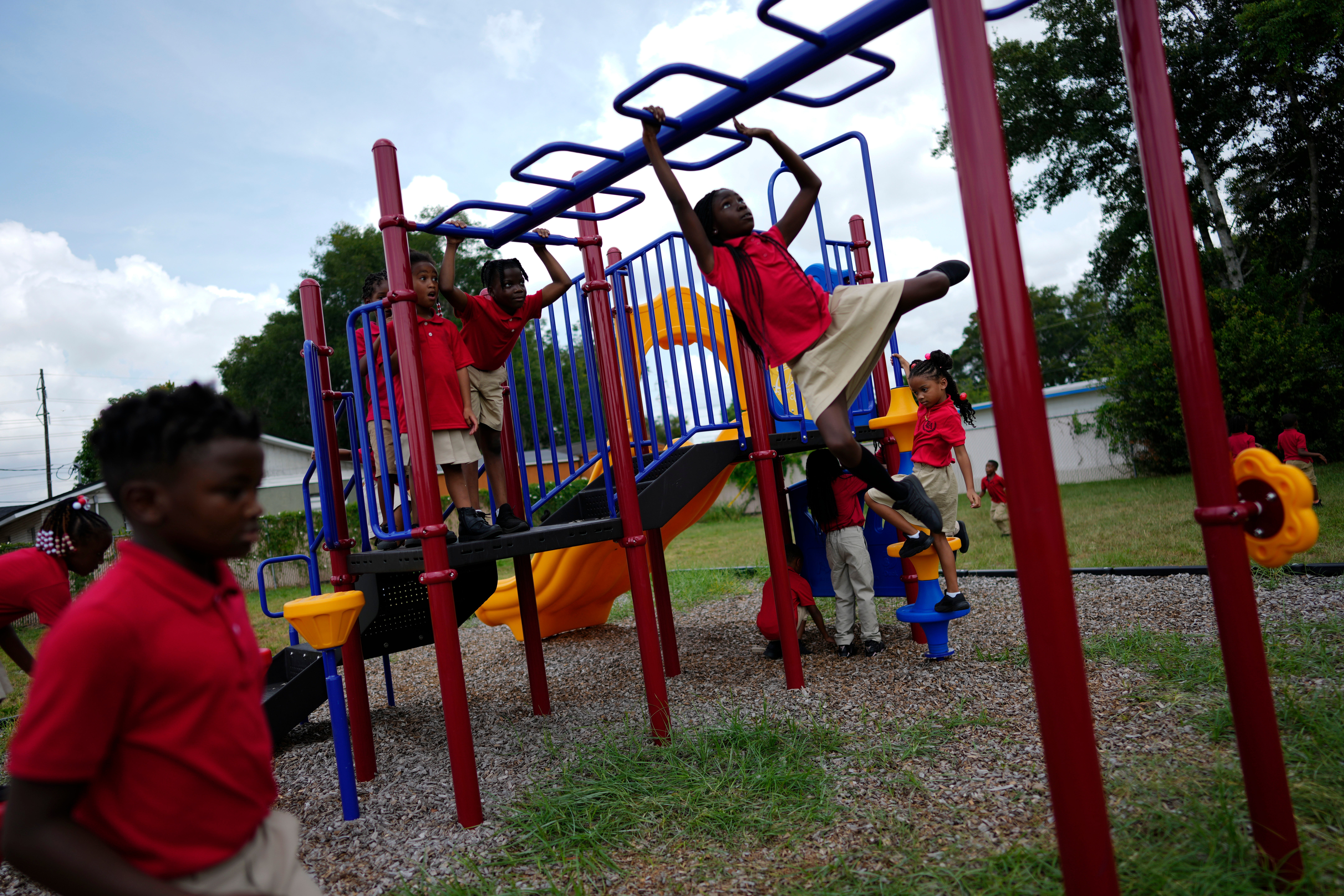 How to help your kids make friends at a new school