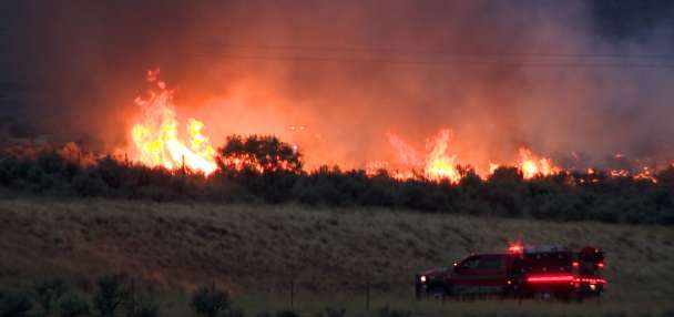 Grass fire in Garland prompts evacuation, temporary I-15 closure