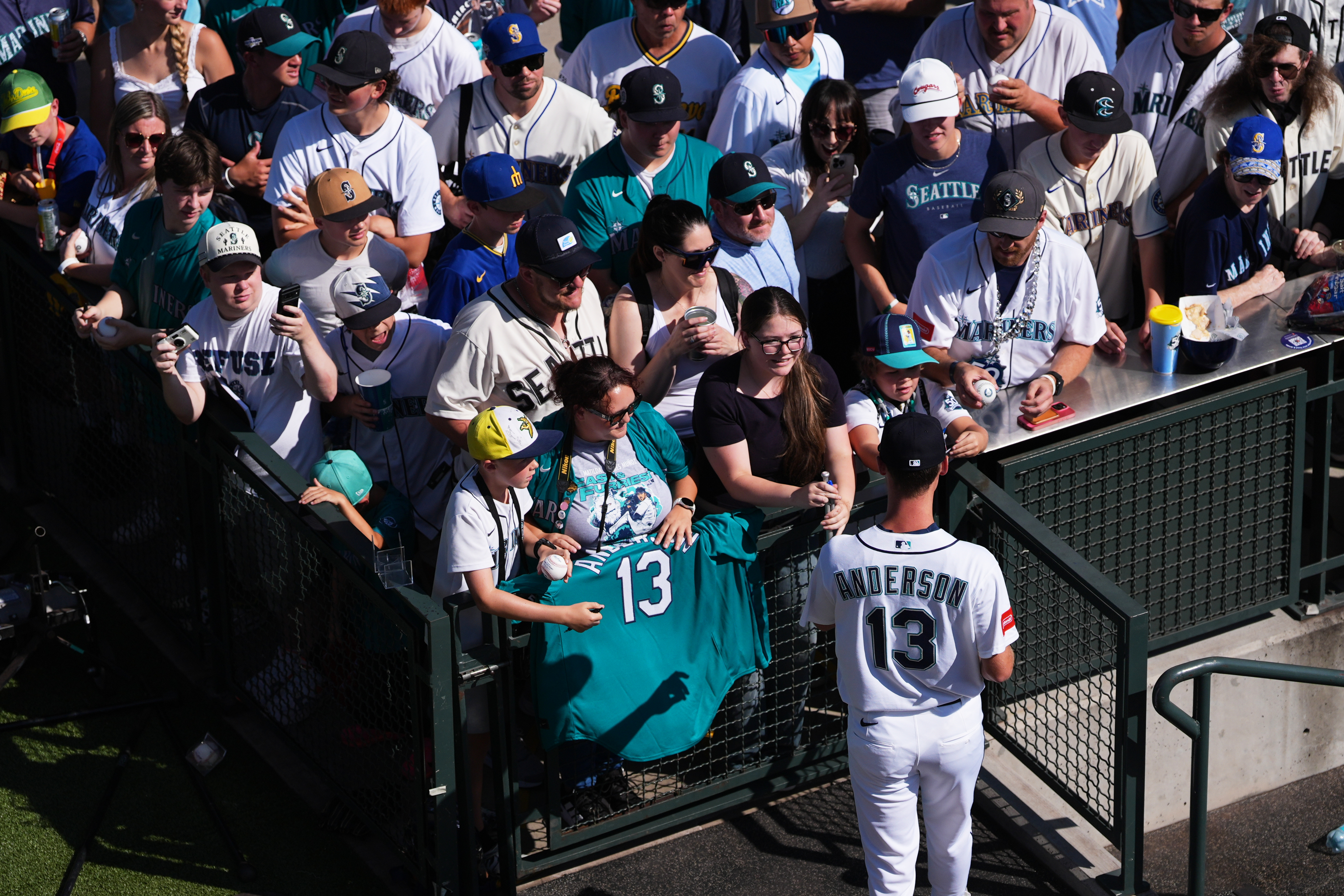 Mariners' Kade Anderson signs autographs, takes it all in before impressing in big league debut