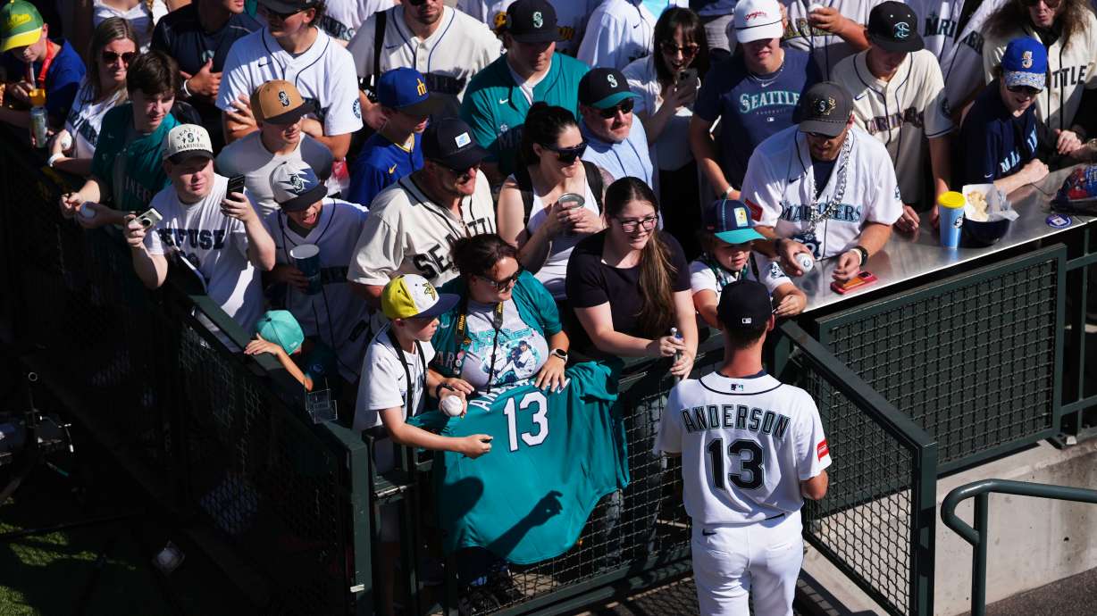 Seattle Mariners starting pitcher Kade Anderson signs autographs in the bullpen before making his major league debut against the Chicago Cubs in a baseball game, Saturday, Aug. 22, 2026, in Seattle.