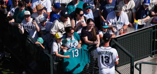 Mariners' Kade Anderson signs autographs, takes it all in before impressing in big league debut