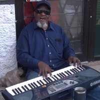 Blind Milwaukee man inspires community with his uplifting music