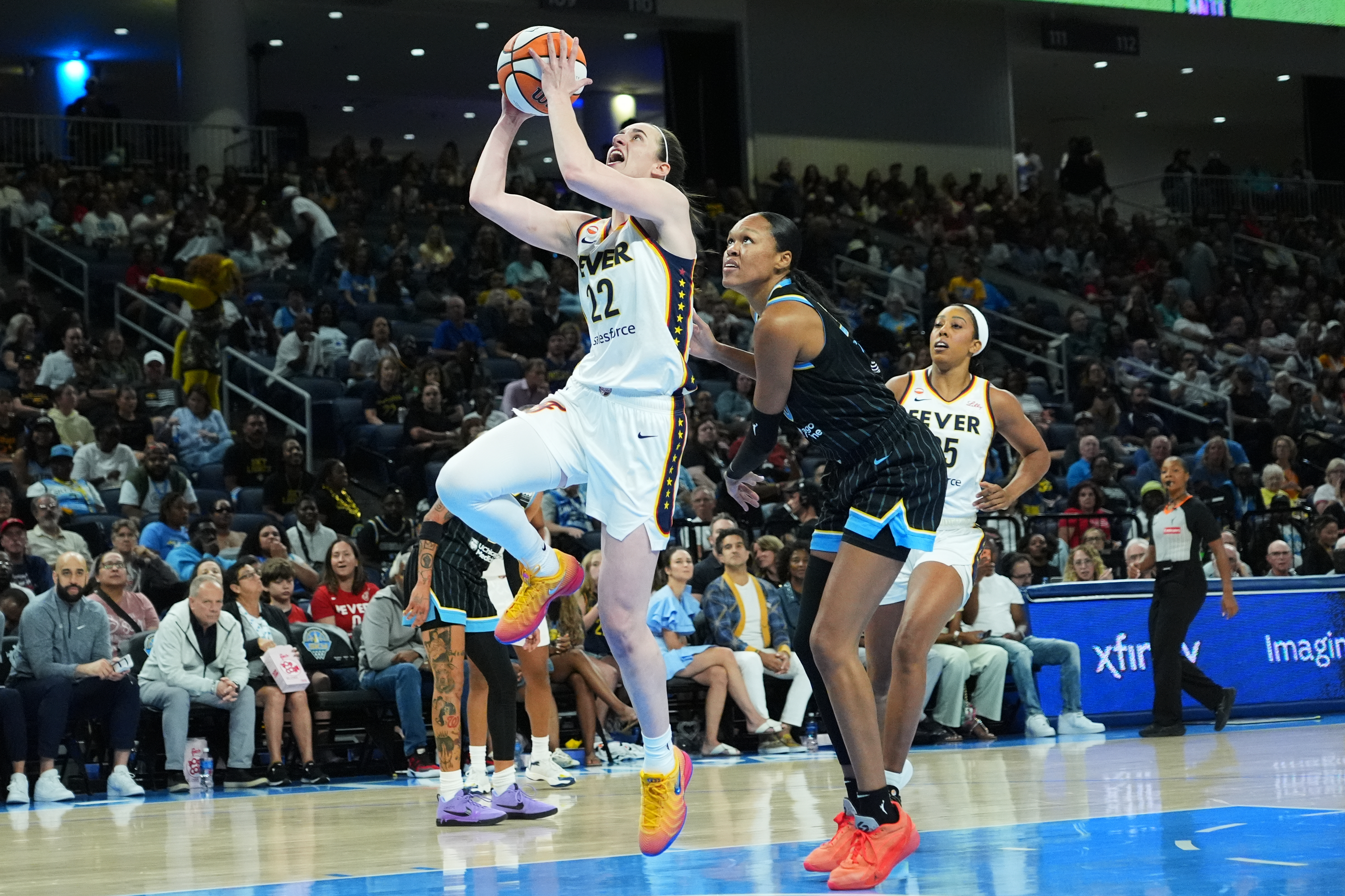 Caitlin Clark scores 37 points as the Fever beat the Sky 113-90
