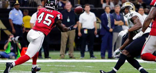 The 49ers acquire LB Deion Jones from the Saints for RB Zamir White, AP source says
