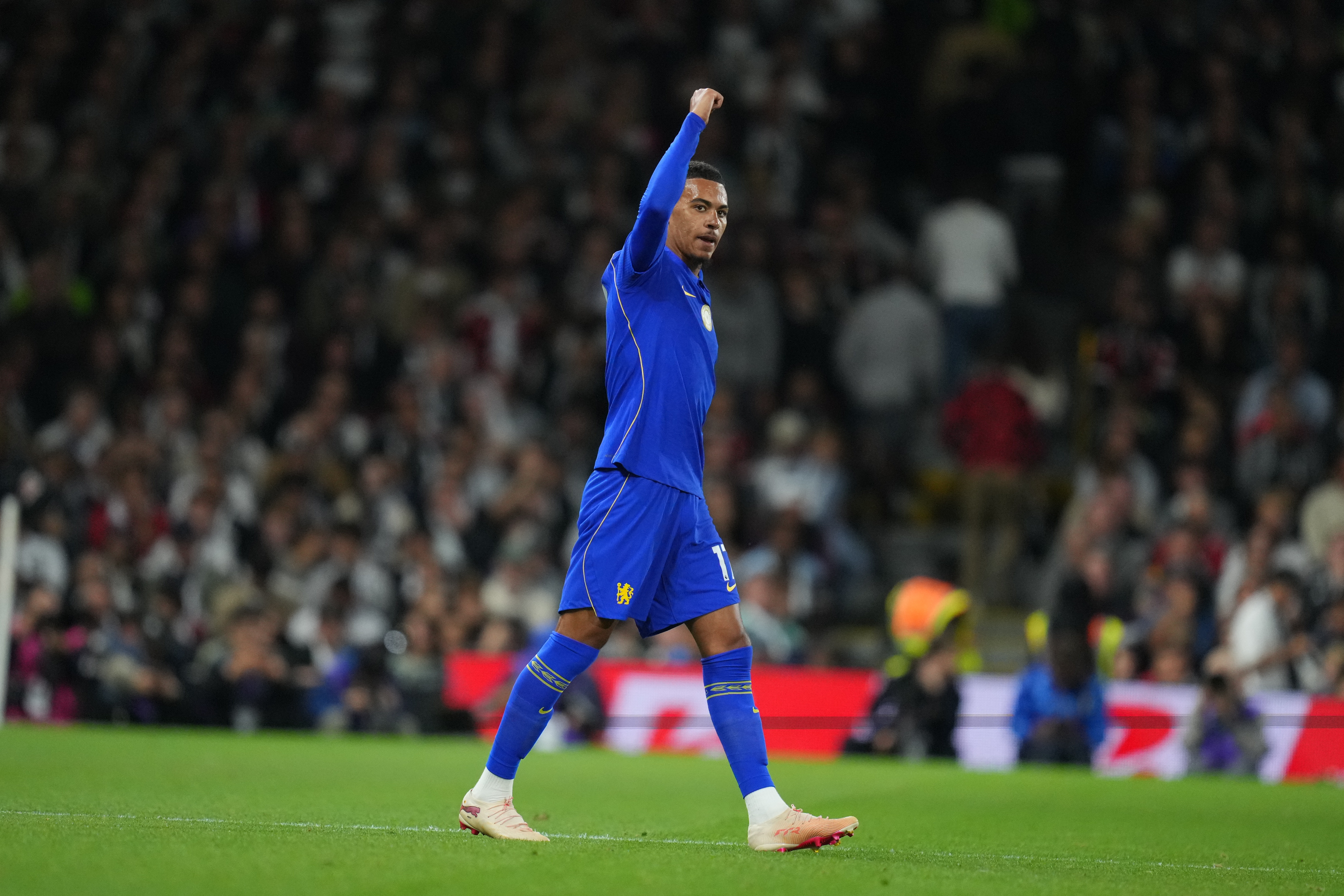 Rogers scores on debut as Chelsea beats Fulham to win Premier League opener