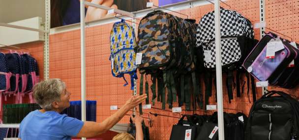 US consumer confidence falls to lowest level in 7 months with gas stuck above $4
