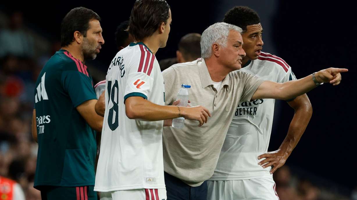 Real Madrid's head coach Jose Mourinho talks with his player Real Madrid's Jude Bellingham during a Spanish La Liga soccer match between Espanyol and Real Madrid in Barcelona, Spain, Saturday, Aug. 22, 2026.