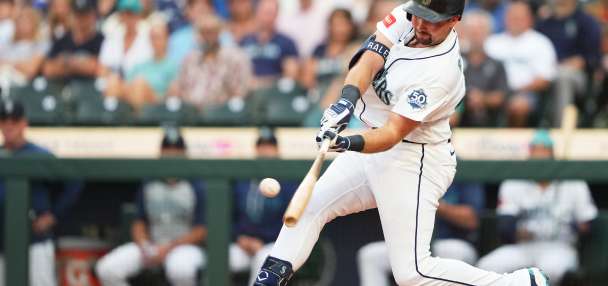 Slugger Cal Raleigh extends homer streak to 4 at-bats and ties Mariners' record