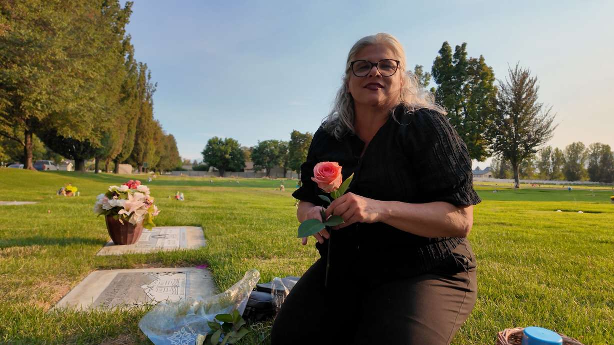 Following Dolly Parton’s death Tuesday, Alice Gold visits her husband’s gravesite.