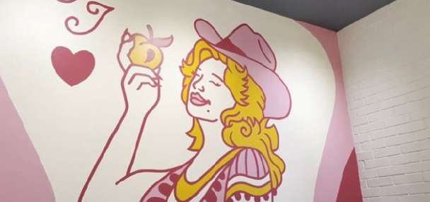 Bar raises money for Dolly Parton's Imagination Library with tribute cocktails