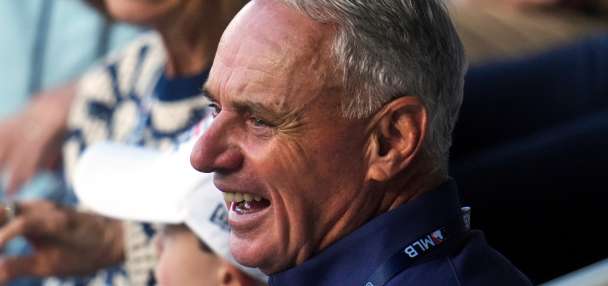 MLB proposes limiting free agent signings to a few weeks in December and then from February on