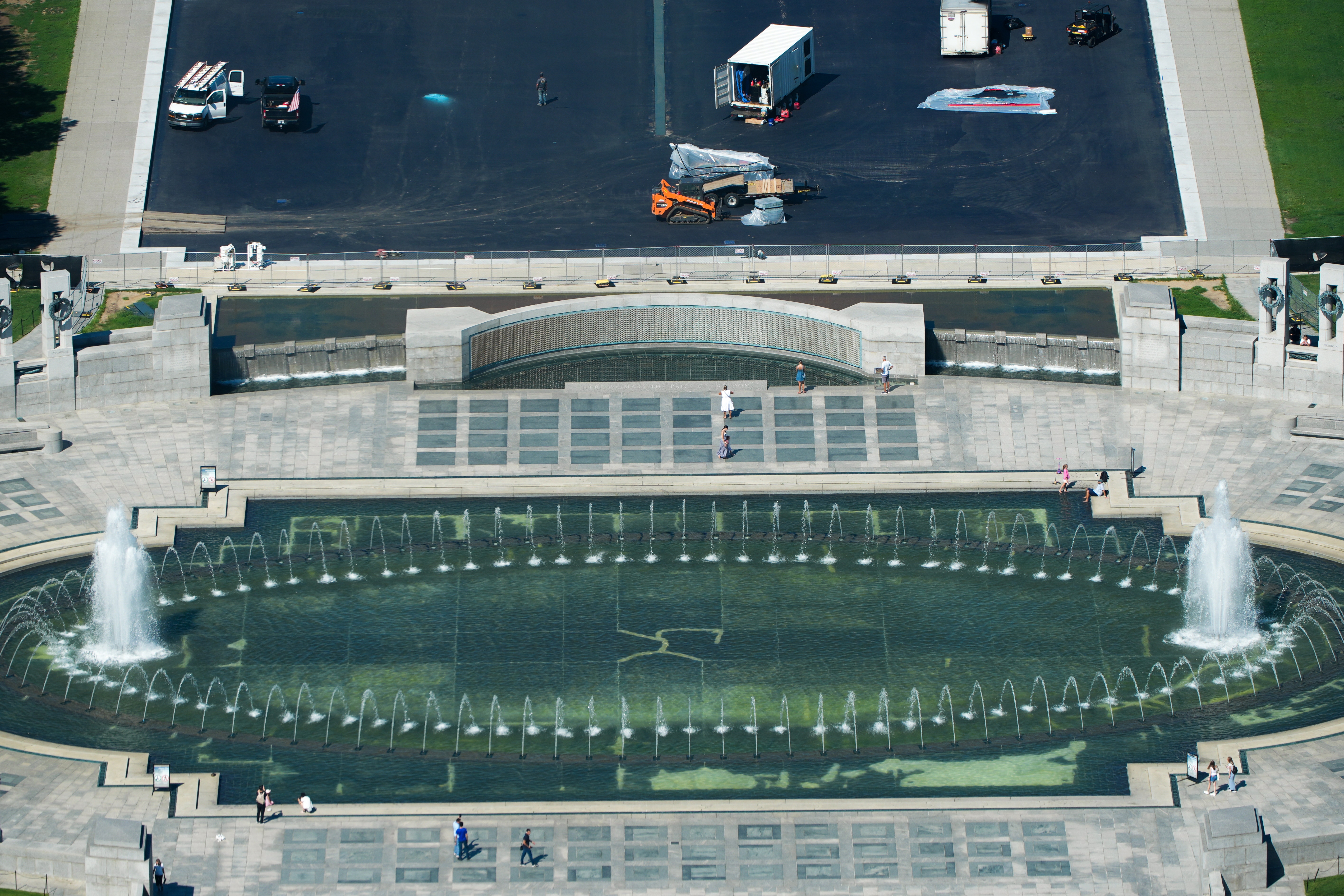 Kentucky woman indicted on charges she damaged the World War II Memorial in Washington