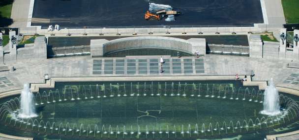 Kentucky woman indicted on charges she damaged the World War II Memorial in Washington