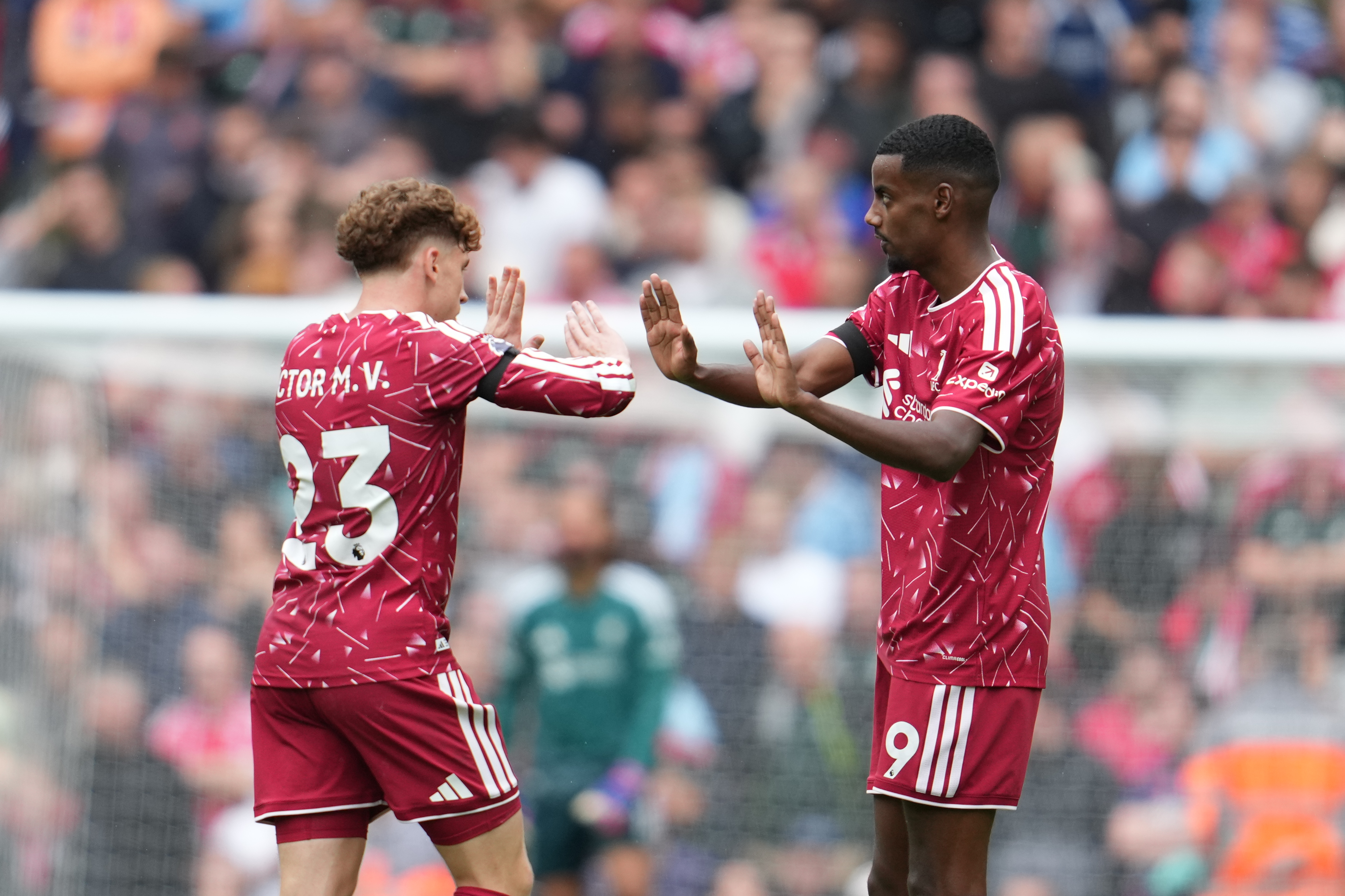 Liverpool rallies to 2-2 draw with Forest in Premier League as Iraola waits for first win with Reds