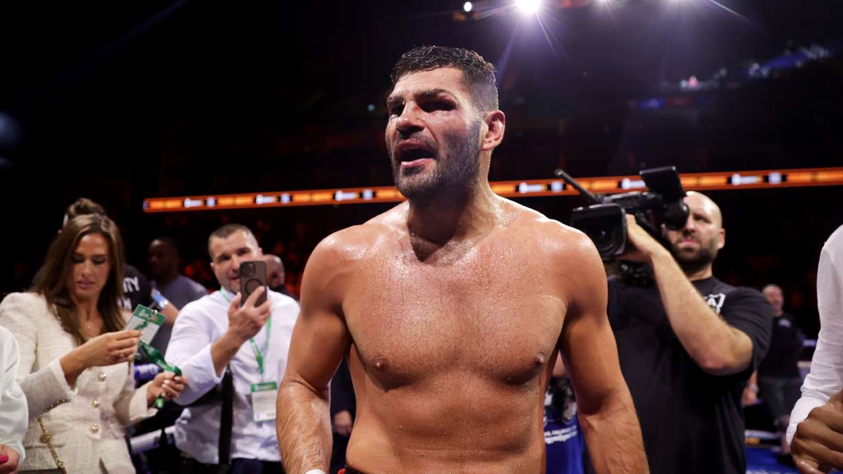 Boxer Filip Hrgovic celebrates defeating Moses Itauma in their vacant IBF world heavyweight title, Saturday, Aug. 29, 2026, in London.
