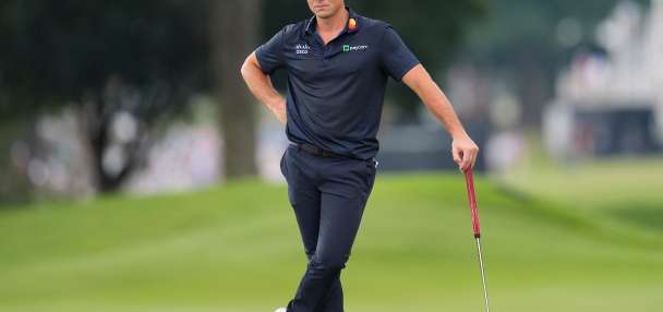 Hovland surges to a 1-shot lead at Tour Championship with cast of challengers lined up behind him