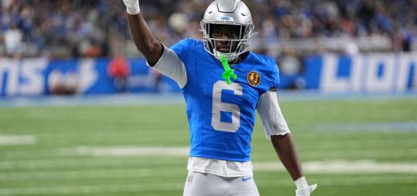 Seattle Seahawks officially sign CB Terrion Arnold, who faces felony charges