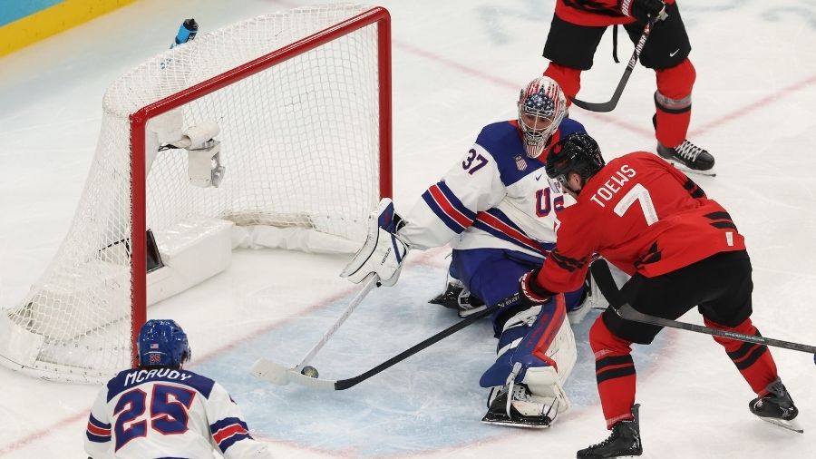 Should the Utah Mammoth trade for Connor Hellebuyck?