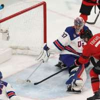 Should the Utah Mammoth trade for Connor Hellebuyck?