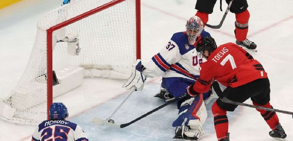 Should the Utah Mammoth trade for Connor Hellebuyck?