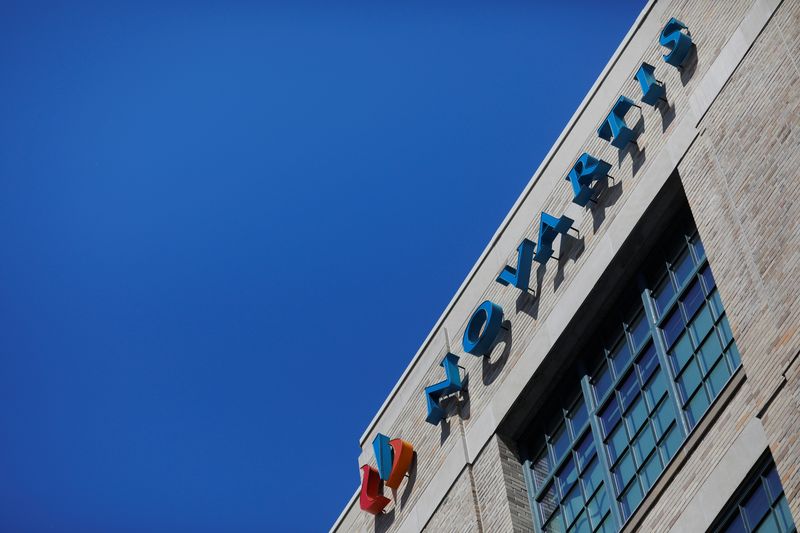 Novartis MS pill beats older drug in trials, boosts pipeline hopes