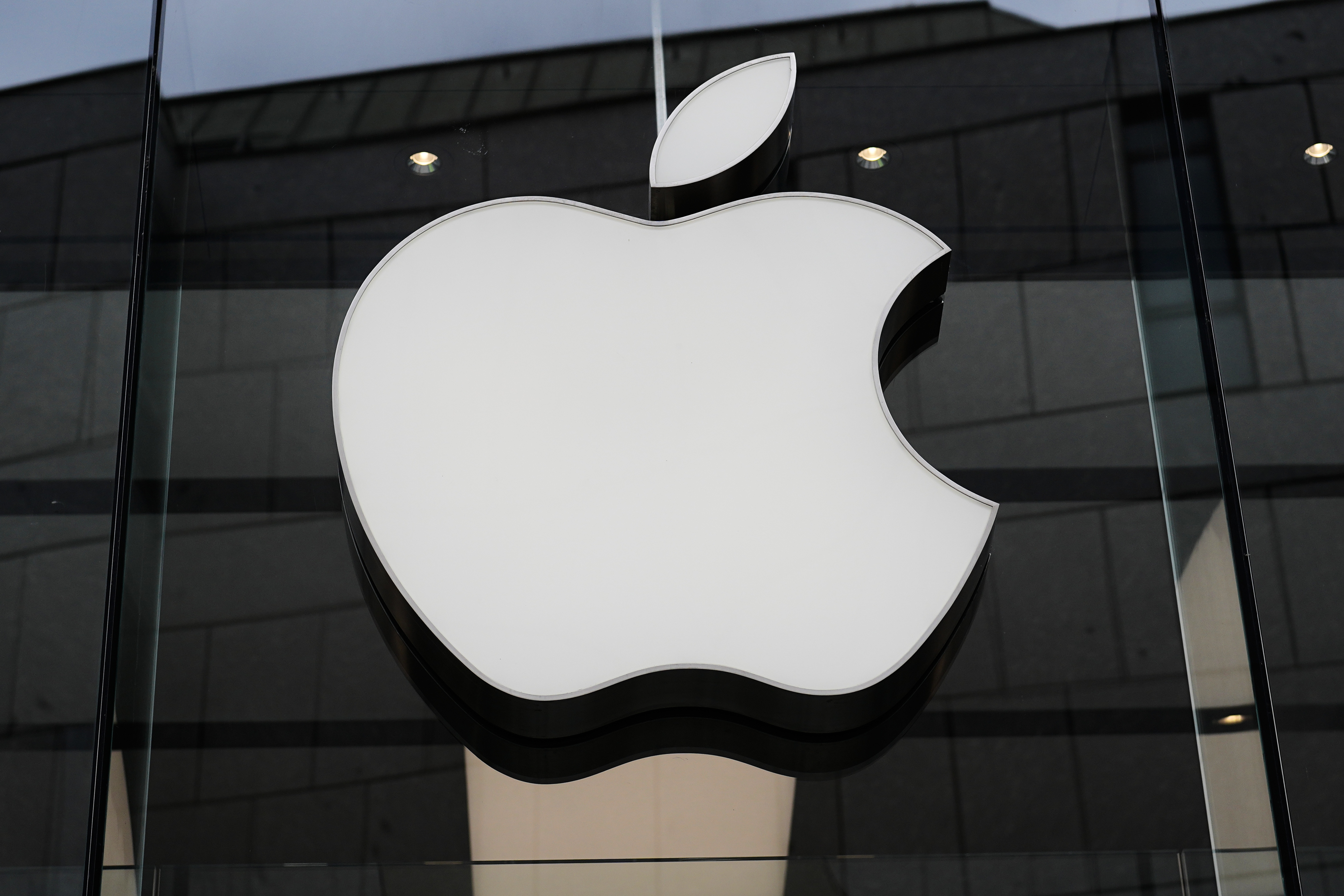 Apple changes Lake Ontario name to 'Lake America' for US users following Trump's order