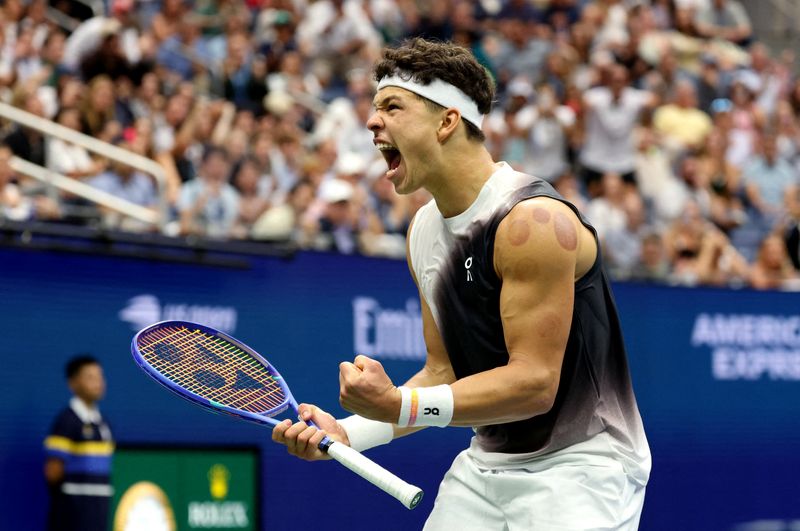 Tennis - U.S. Open - Flushing Meadows, New York, United States - September 2, 2026 Ben Shelton of the U.S. celebrates winning his second round match against Poland's Hubert Hurkacz IMAGN IMAGES via Reuters/Geoff Burke