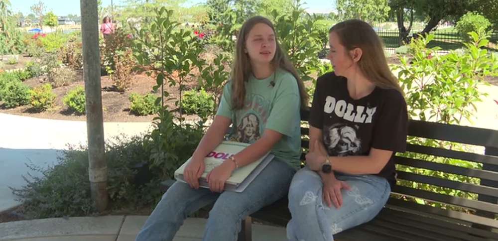Teen's Make-A-Wish meeting with Dolly Parton left a lasting mark on her family