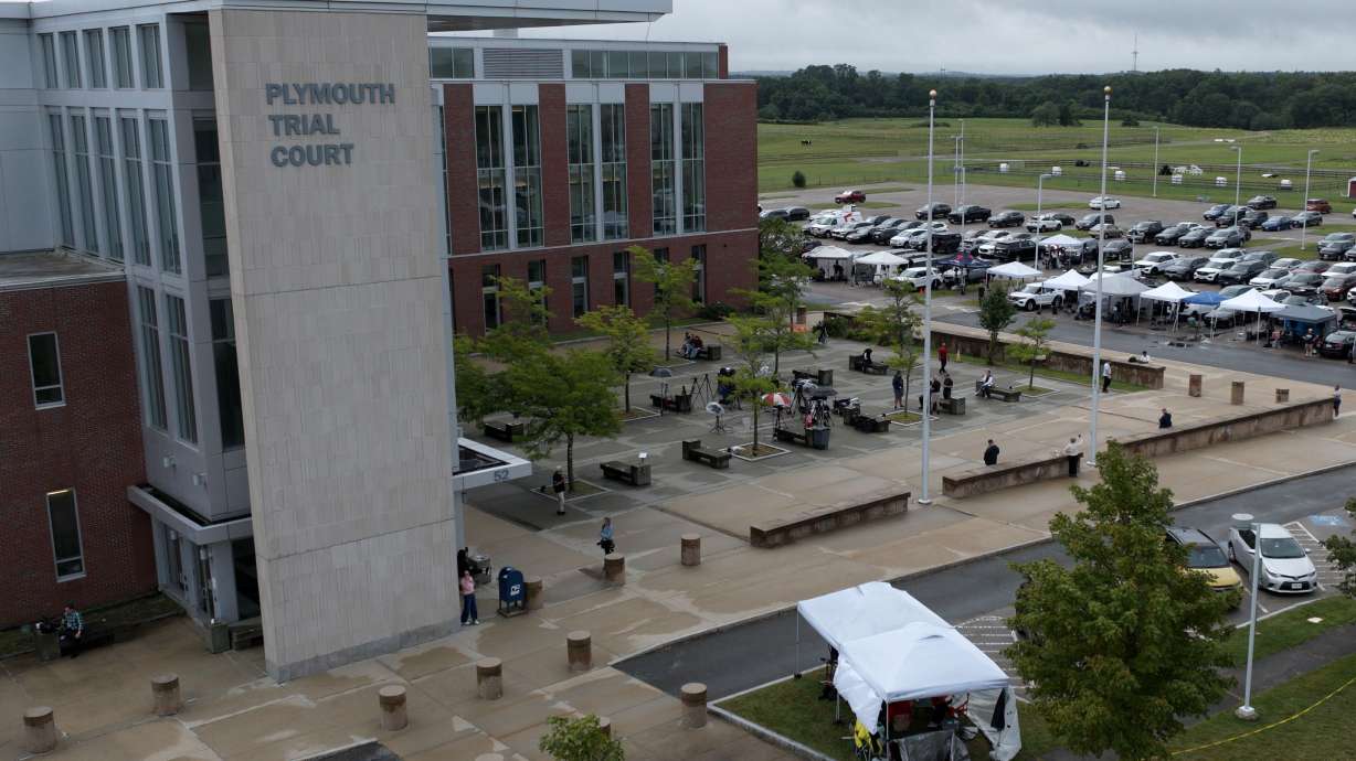 The Plymouth County Trial Court building as jurors deliberate a verdict for Lindsay Clancy in Plymouth, Mass., on Thursday. The judge sent the deadlocked jury back for deliberations after the defense sought one juror's removal.