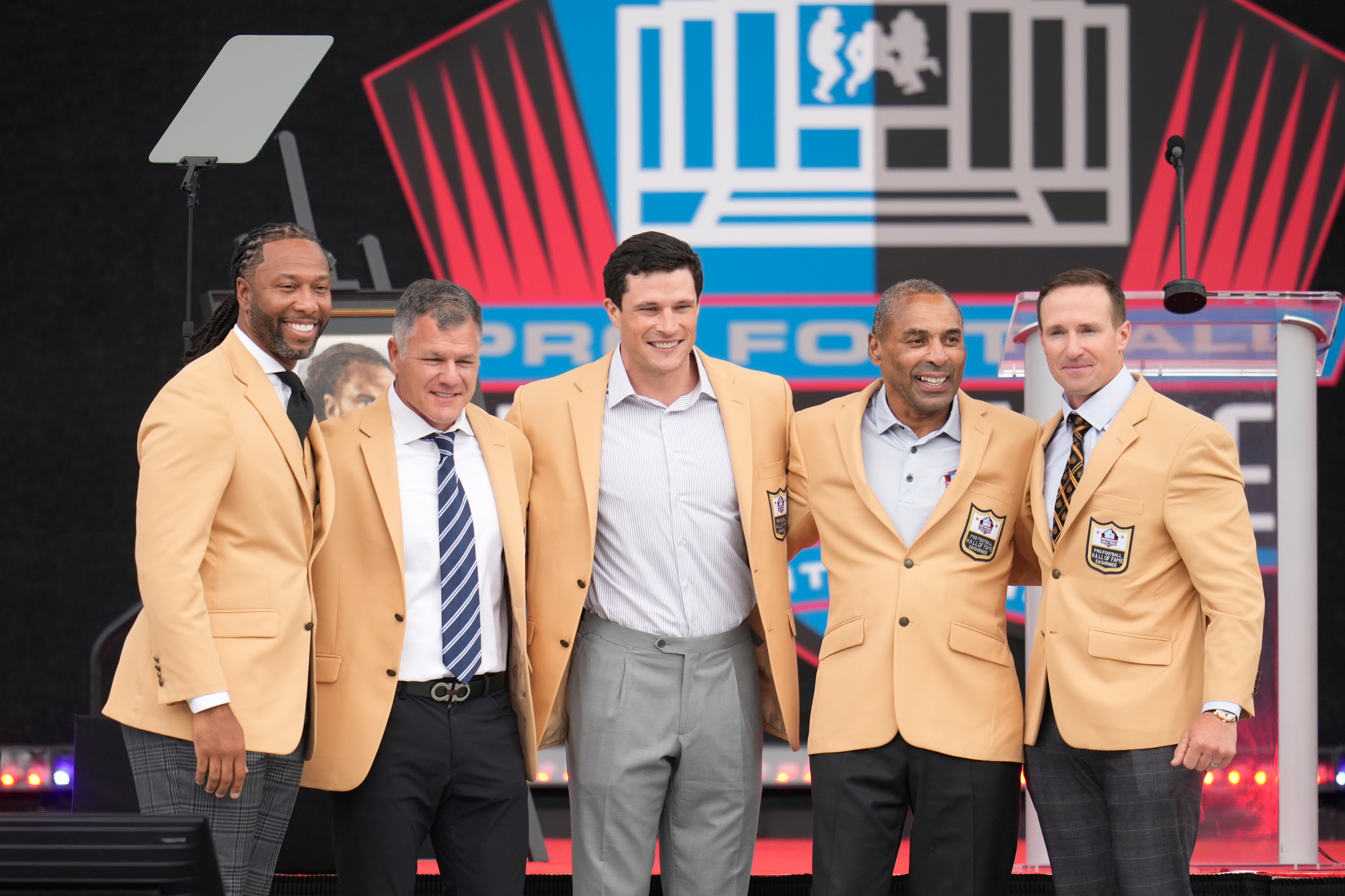 From left, former NLF players Larry Fitzgerald, Adam Vinatieri, Luke Kuechley, Roger Craig, and Drew Brees pose for a photo during the Pro Football Hall of Fame induction ceremony at the Pro Football Hall of Fame, in Canton, Ohio, Saturday, Aug. 8, 2026. 