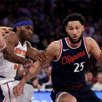 Ben Simmons agrees to a 1-year contract with the Sacramento Kings, AP source says