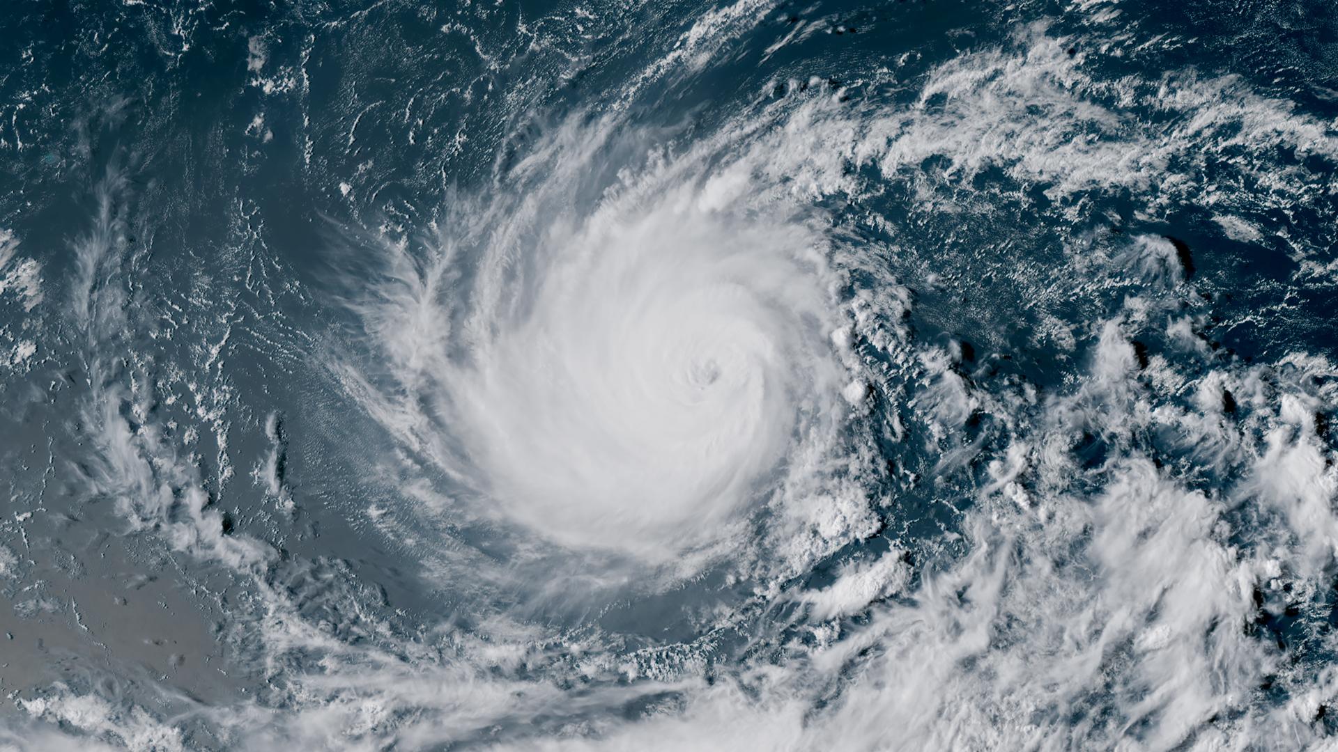 Hawaii braces for major Hurricane Lowell, its third storm threat in a month