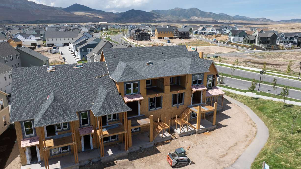 New homes and apartments in the South Jordan area on Aug. 24. The weekly average rate for a 30-year fixed-rate mortgage in the U.S. jumped to 6.71% on Thursday.