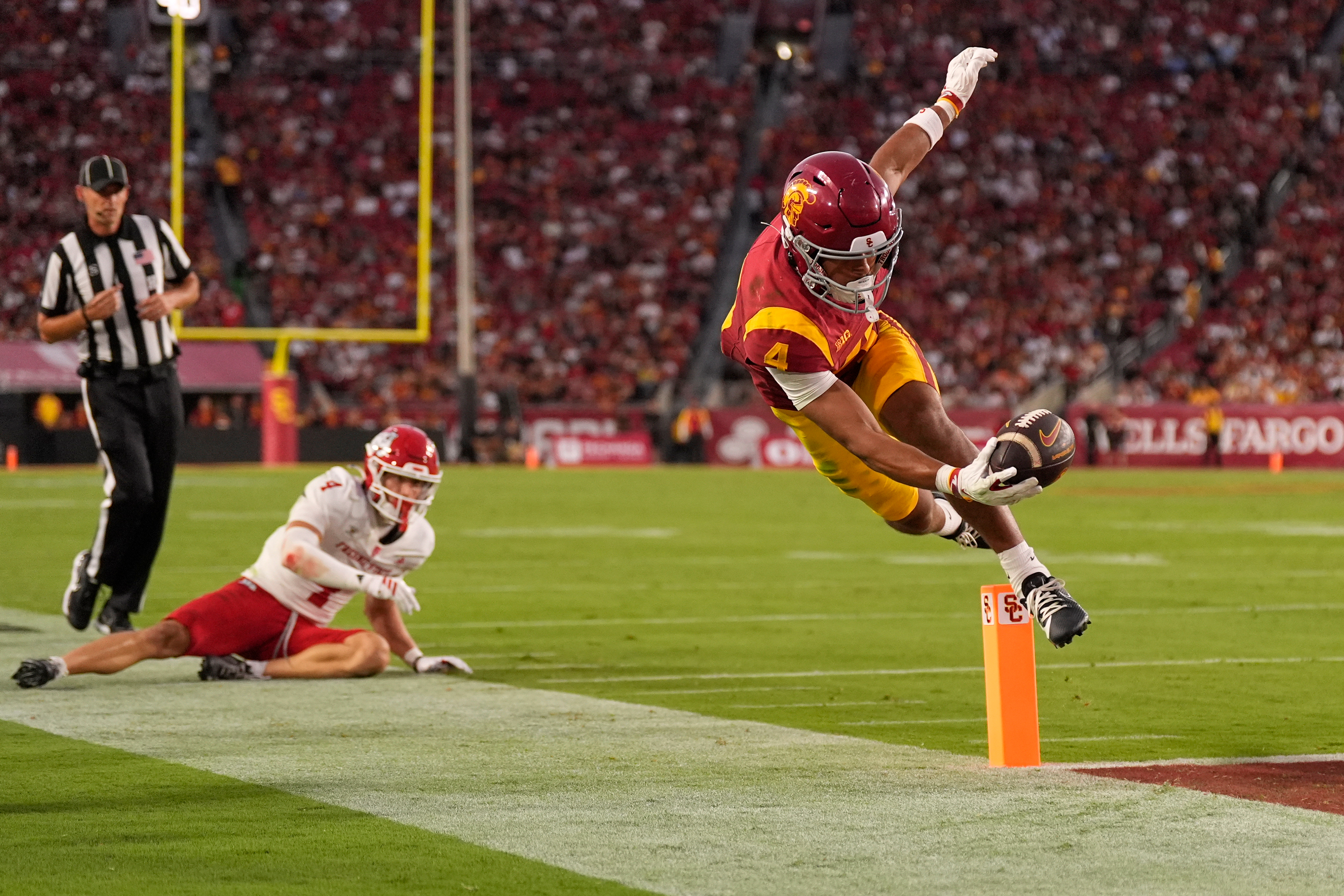 Southern California wide receiver Trent Mosley, right, scores a touchdown as Fresno State defensive back Ethan Tierney watches during the first half of an NCAA college football game, Friday, Sept. 4, 2026, in Los Angeles.