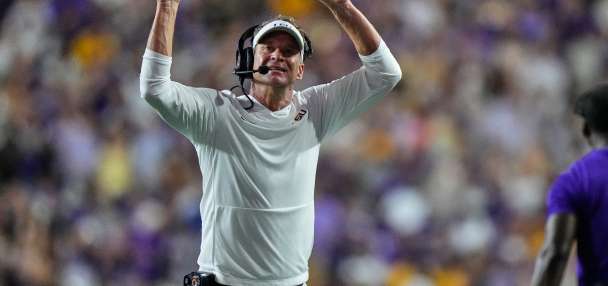 Lane Kiffin's debut with No. 11 LSU matches the hype in a 51-10 victory over outmatched Clemson