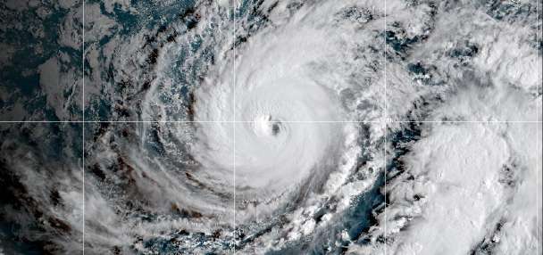 Hawaii residents told to expect tropical storm conditions as Hurricane Lowell passes to the west